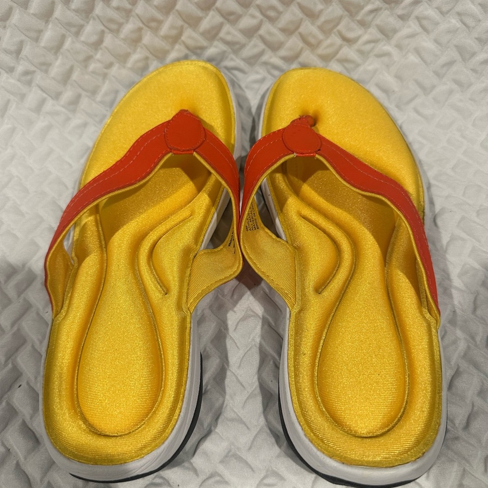 BRIGHT 💛Yellow and 🍊 Orange thong memory foam Sandals / NWOT